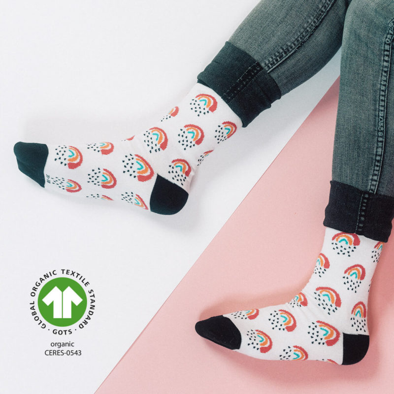 Kleine Regenbogen Socken aus 98% Bio-Baumwolle und GOTS-zertifiziert