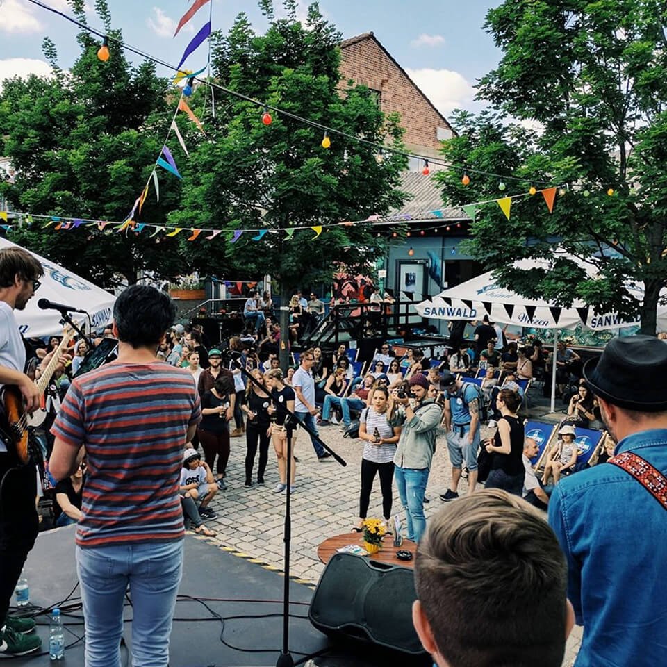 Kulturinsel Stuttgart Spendenziel Kleine Regenbogen Socken