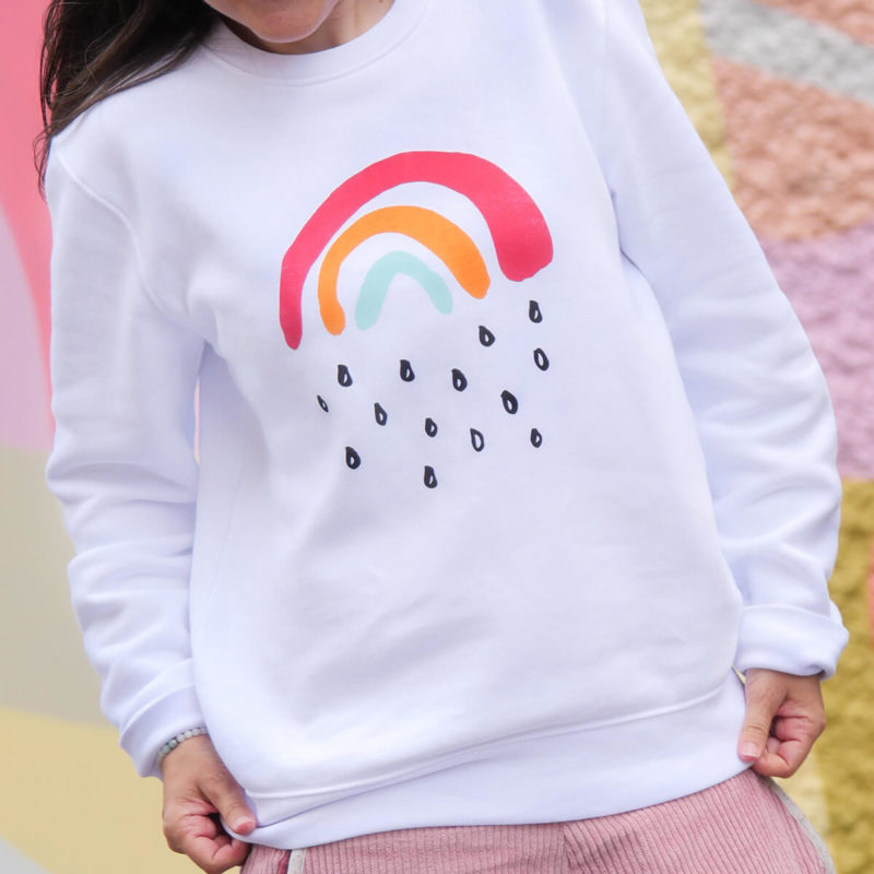 Pulli Kleiner Regenbogen Detailaufnahme