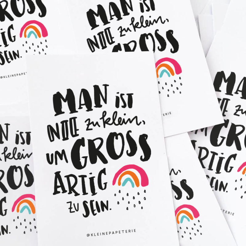 Sticker "Man ist nie zu klein, um großartig zu sein" mit dem Motiv Kleiner Regenbogen von Sarah Gilgien