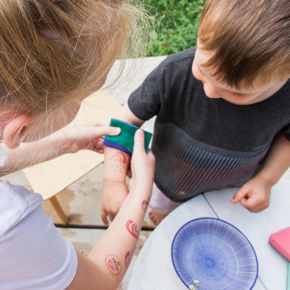 Gartenfest mit Klebetattoos