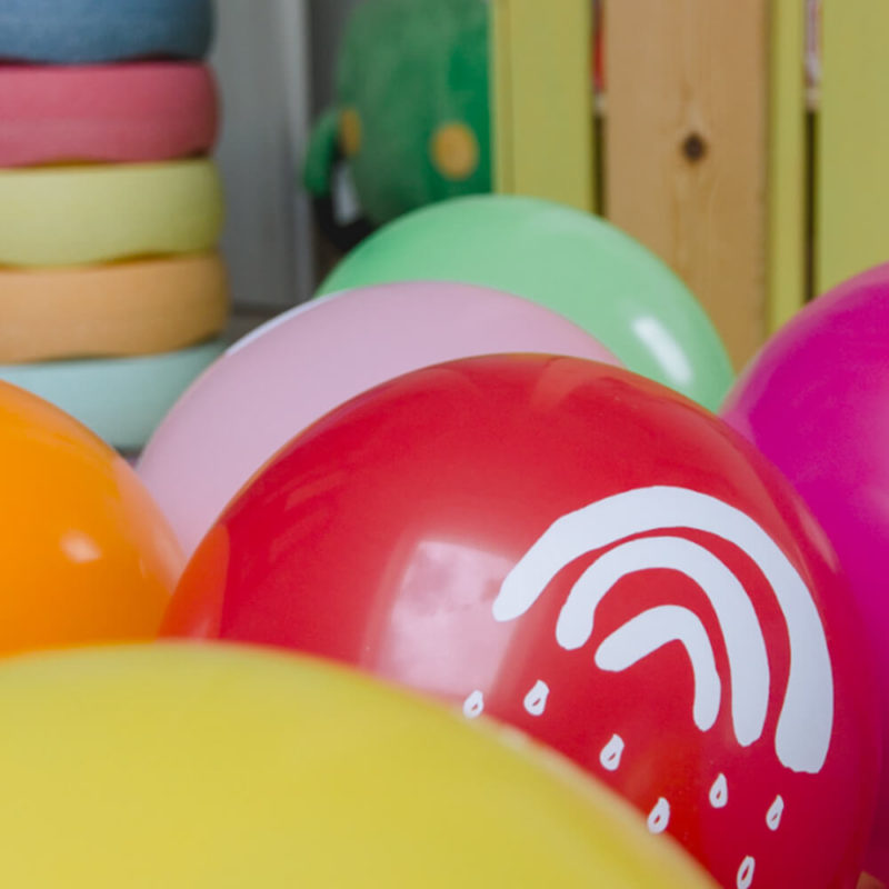 Luftballons Kleiner Regenbogen im Kinderzimmer