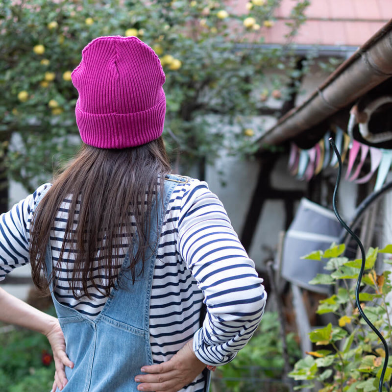 Fisherman Beanie Kleiner Regenbogen fuchsia von hinten