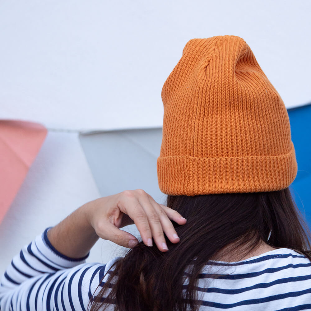 Fisherman Beanie Kleiner Regenbogen orange von hinten