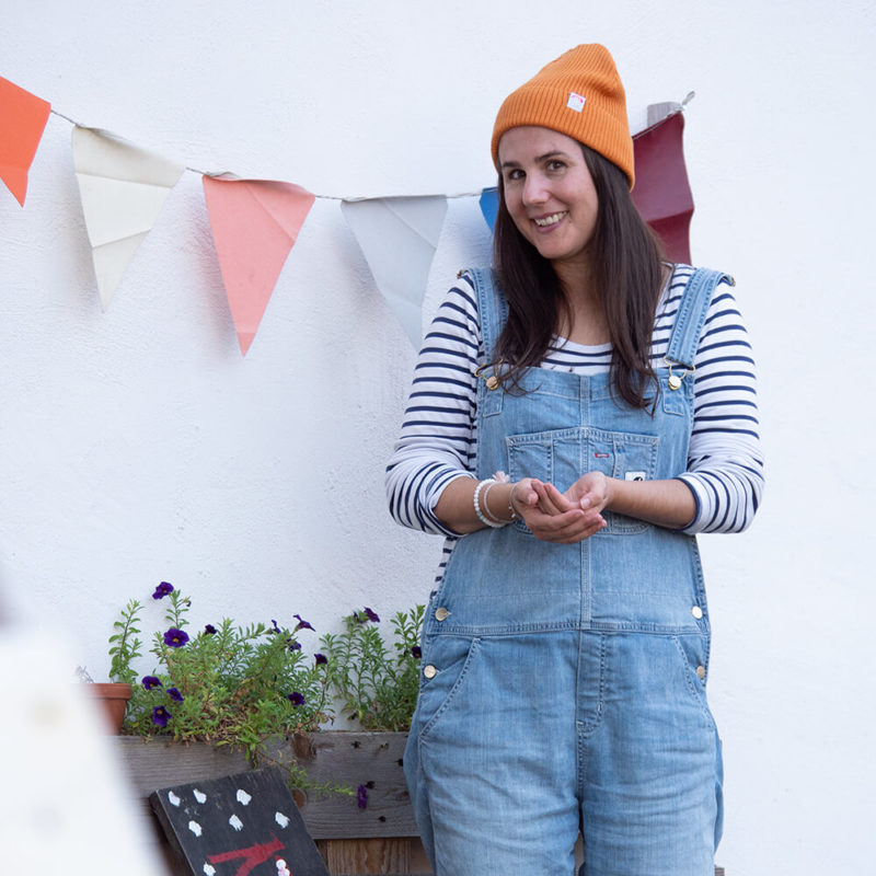 Fisherman Beanie Kleiner Regenbogen orange von vorne