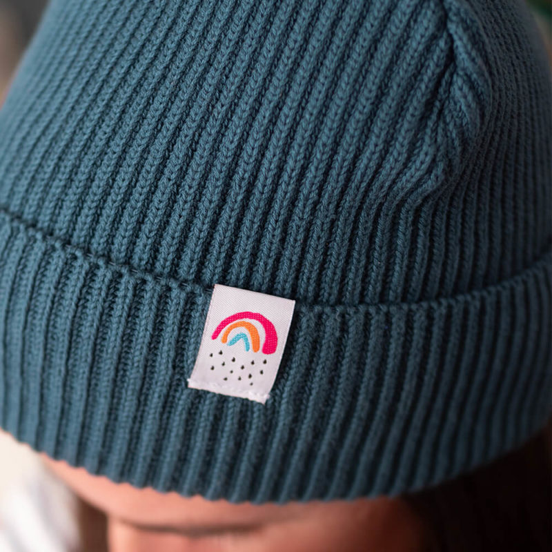 Fisherman Beanie Kleiner Regenbogen petrol mit Webetikett