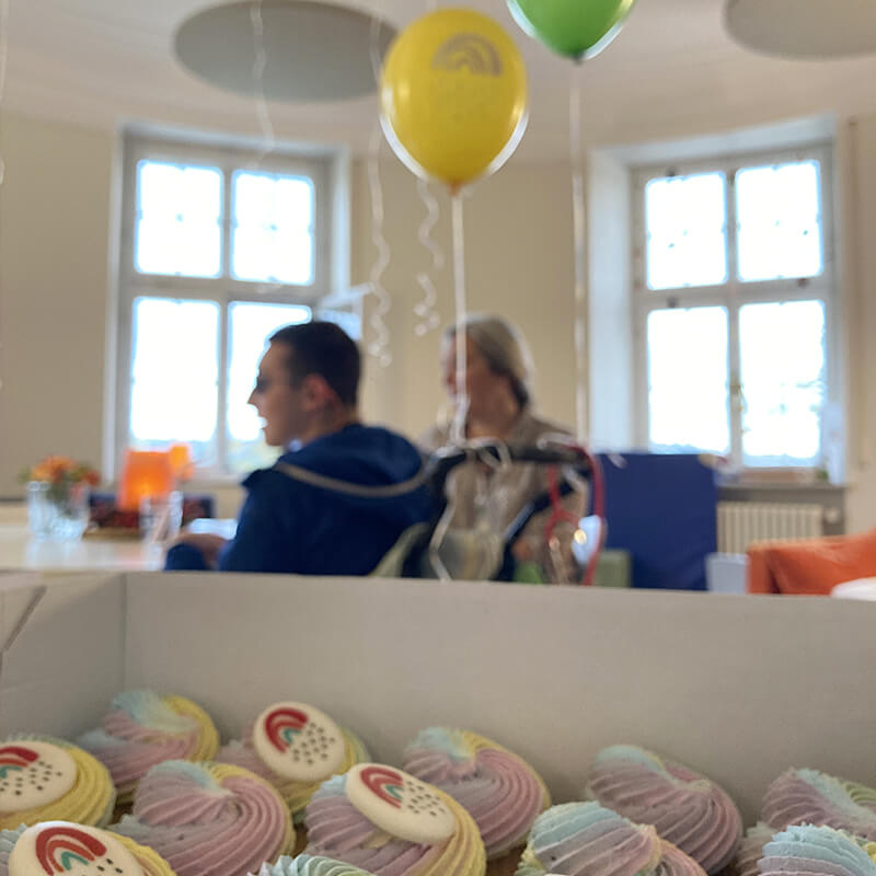 Cupcakeaktion Kleiner Regenbogen im Kinderhospiz Stuttgart