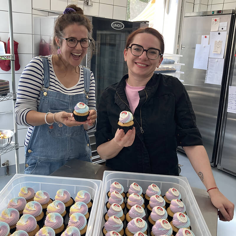 Sarah Gilgien von Kleine Papeterie mit Tihana von Cupcakes & Bagels